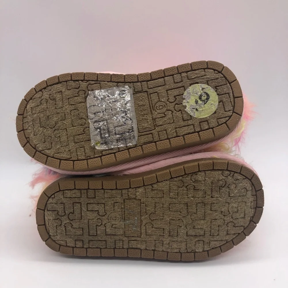 LINK - LITTLE GIRLS FURRY RAINBOW COLORED BOOTIES SIZE 6